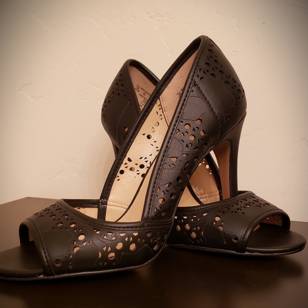 [NWOB] METAPHOR OPEN TOED BLACK PIPPA HEELS!